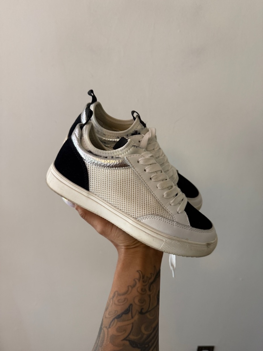 Steve Madden BLISS White, Black & Silver Low-Top Sneakers